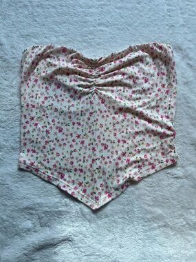 Discovery Floral Ribbed Strapless Crop Top in White and Pink